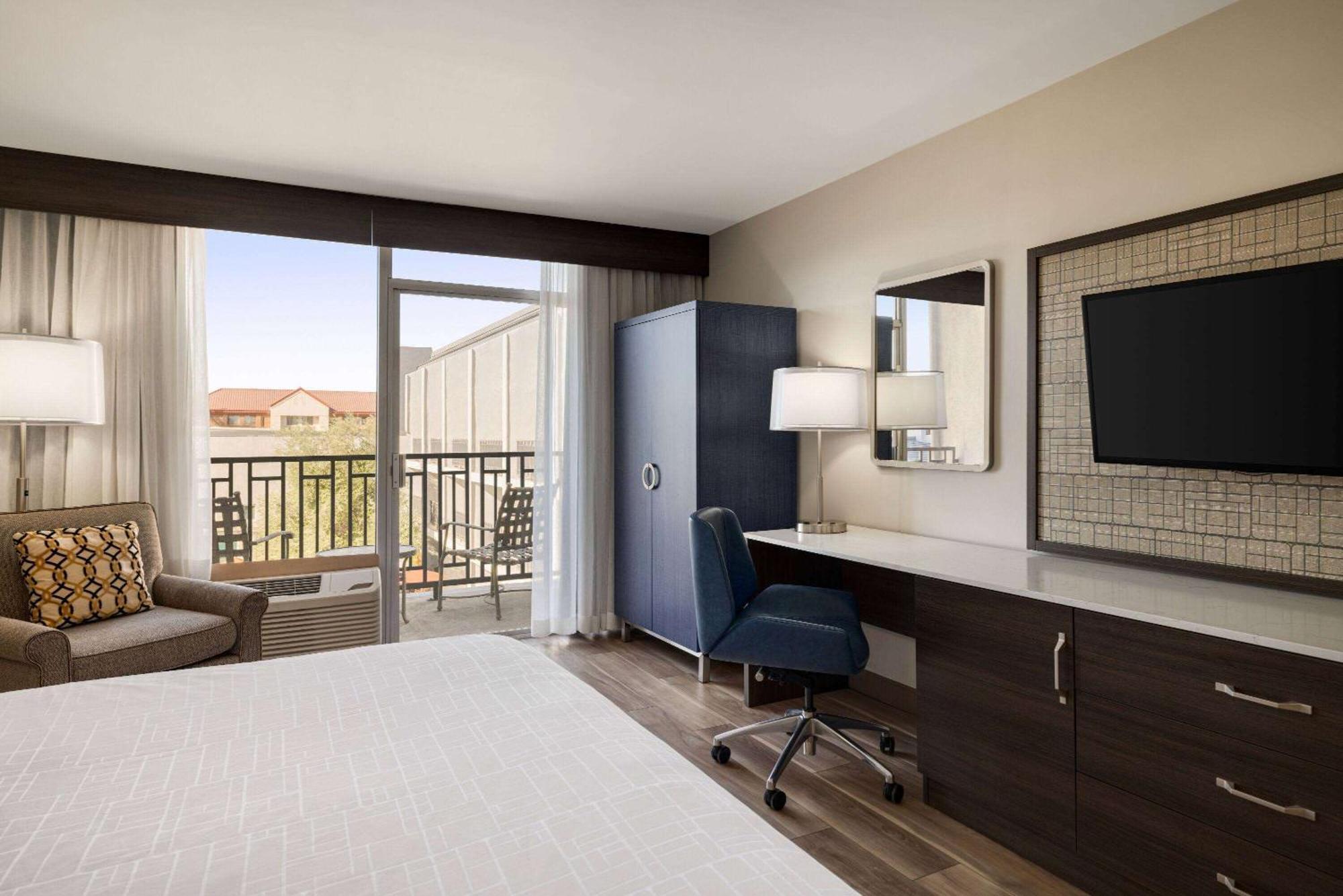 Wyndham Phoenix Airport - Tempe Exterior photo